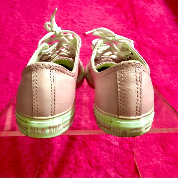 RARE Converse Frost Pink Leather Ox | 6W - Picture 4 of 6